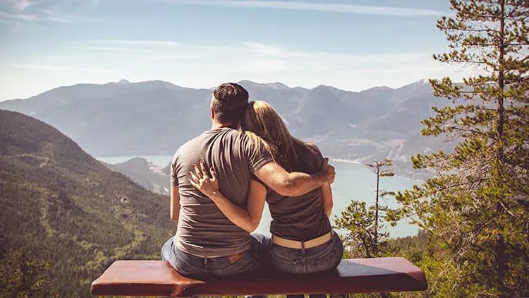 Poważne tematy do rozmowy, które zbliżą was do siebie w relacji