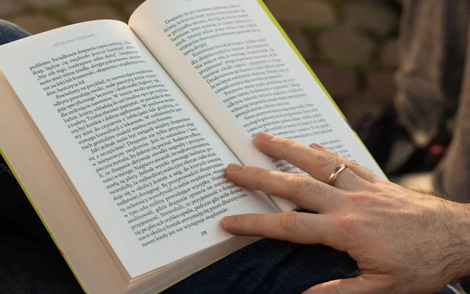 Najczęściej czytane książki w Polsce – odkryj, co czytają Polacy